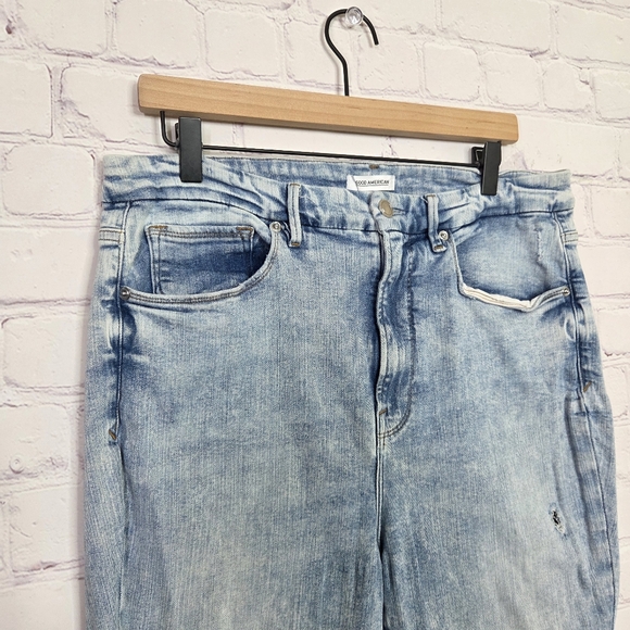 Good American Good Waist Crop Distressed Light Wash Cropped Jeans Frayed 18 - Picture 4 of 16